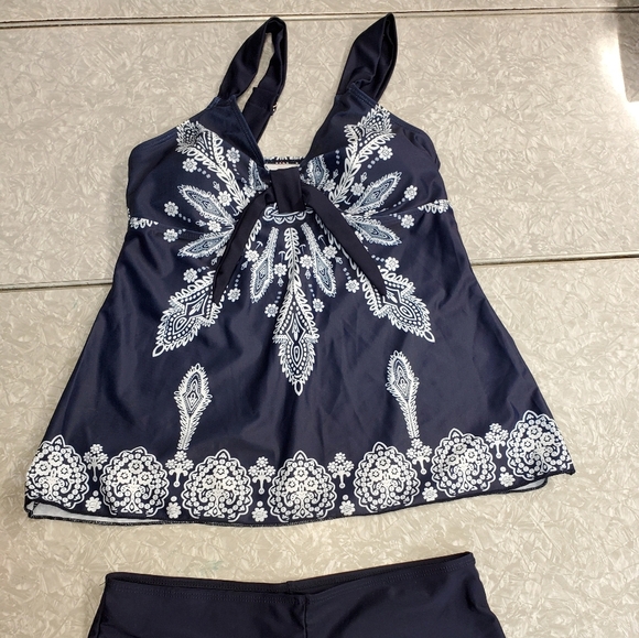 🏊‍♀️👙 NWOT swim top & shorts size Small - Picture 15 of 16